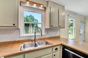 209 Hickory Dr, Easley, SC 29642 - Photo 21