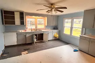 32 School St, Enoree, SC 29335 - Photo 5