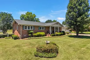 2016 Evergreen Dr, Boiling Springs, SC 29316 - Photo 5