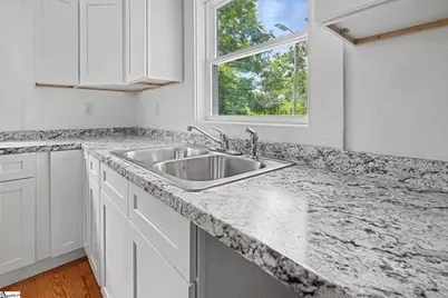 586 Hickory Drive, Startex, SC 29377 - Photo 9