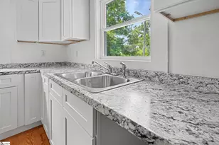 586 Hickory Dr, Startex, SC 29377 - Photo 9