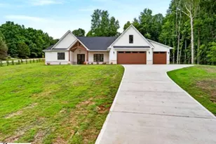 501 W Peninsula Dr, Laurens, SC 29360 - Photo 1