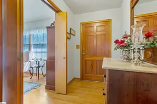 8 Dickens Ln, Taylors, SC 29687 - Photo 5