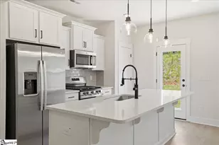 24 Shoemaker Rd, Greenville, SC 29617 - Photo 5