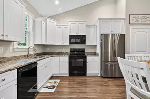 136 N Forest Cir, Marietta, SC 29661 - Photo 3