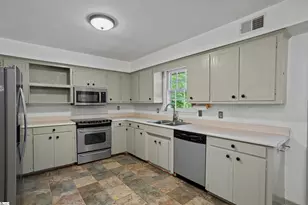 295 Fairlane Dr, Spartanburg, SC 29307 - Photo 9