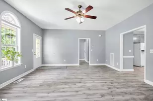 402 Hamilton Forest Dr, Easley, SC 29640 - Photo 5