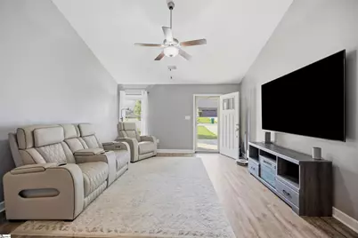 111 Auburn Lane, Greenwood, SC 29649 - Photo 5