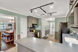 215 E Shefford St, Greer, SC 29650 - Photo 11