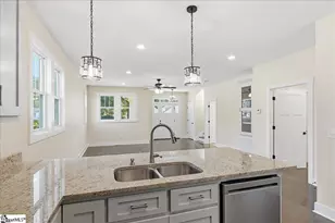 915 Dunbar St, Greenville, SC 29601 - Photo 15