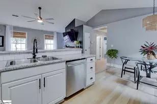 22 Lantern Ln, Greer, SC 29651 - Photo 9