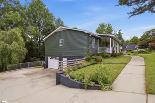 7 Maple Leaf Ct, Greenville, SC 29611 - Photo 3