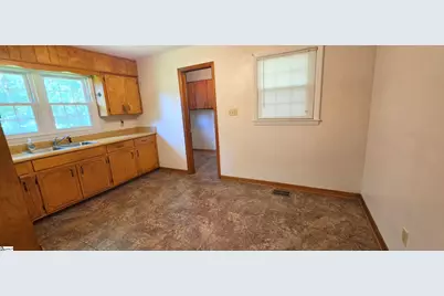 180 Edgewood Drive, Spartanburg, SC 29307 - Photo 11