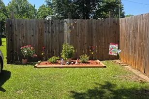 303 Poplar St, Gaffney, SC 29341 - Photo 15