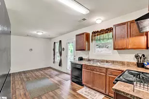 156 Queens Cir, Laurens, SC 29360 - Photo 7