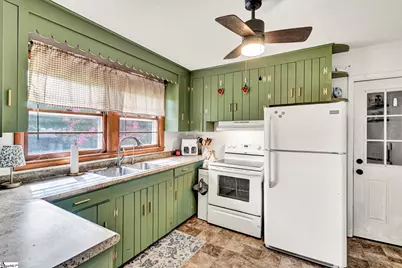 210 Sunnyview Circle, Spartanburg, SC 29307 - Photo 3