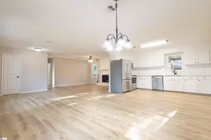 220 River Forest Dr, Boiling Springs, SC 29316 - Photo 5