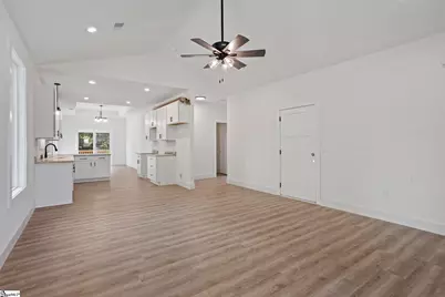 138 Deerfield Drive, Wellford, SC 29385 - Photo 3