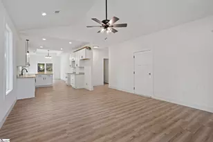 138 Deerfield Dr, Wellford, SC 29385 - Photo 3