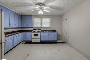 310 Hawkins St, Wellford, SC 29385 - Photo 9