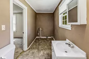 310 Hawkins St, Wellford, SC 29385 - Photo 17