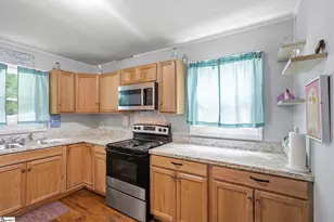304 Stuart St, Laurens, SC 29360 - Photo 13