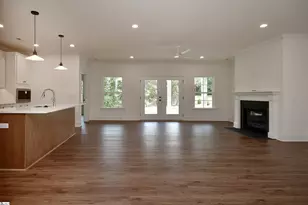 101 E C Ave, Easley, SC 29640 - Photo 7