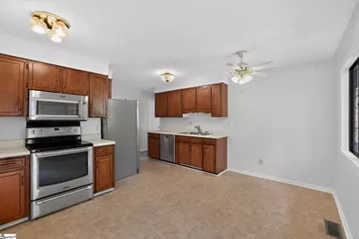 1004 Hollow Oak Drive, Taylors, SC 29687 - Photo 5