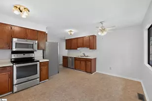1004 Hollow Oak Dr, Taylors, SC 29687 - Photo 5