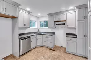 1201 Lakeview Cir, Greer, SC 29651 - Photo 9