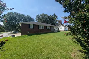 702 E Lee Rd, Taylors, SC 29687 - Photo 1