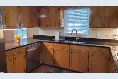 105 Blakely Avenue, Laurens, SC 29360 - Photo 5