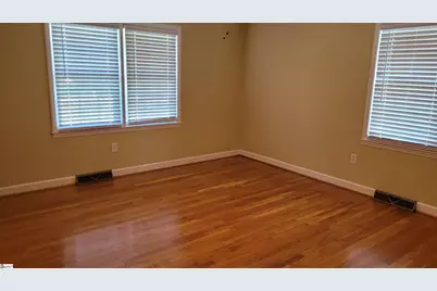 105 Blakely Avenue, Laurens, SC 29360 - Photo 9