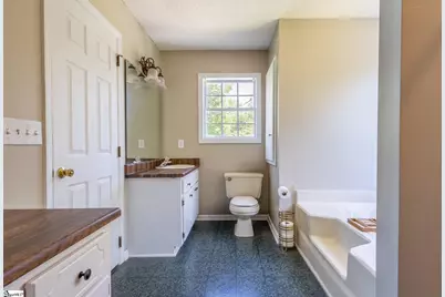 401 Claremont Circle, Spartanburg, SC 29302 - Photo 17