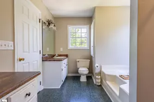 401 Claremont Cir, Spartanburg, SC 29302 - Photo 17