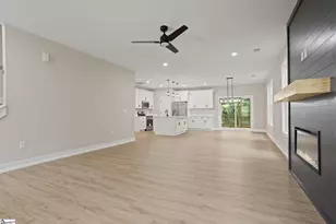 8 Pinewood Dr, Taylors, SC 29687 - Photo 3