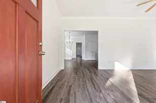201 Lincoln St, Greenville, SC 29601 - Photo 3