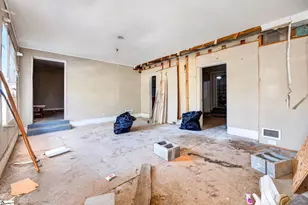 209 E Bramlett Rd, Greenville, SC 29601 - Photo 7