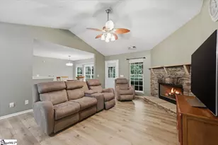 340 Camperdown Ct, Easley, SC 29642 - Photo 5