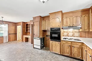 1290 Groce Meadow Rd, Taylors, SC 29687 - Photo 9