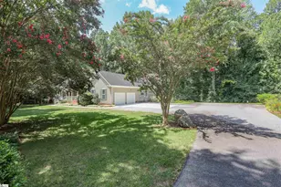 201 Holly Dr, Easley, SC 29640 - Photo 3