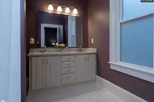 913 Hampton Ave, Greenville, SC 29601 - Photo 13