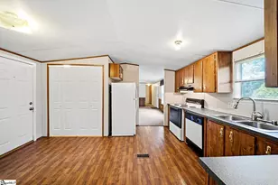 586 Kimbark Ln, Fountain Inn, SC 29644 - Photo 5