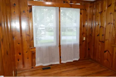 104 S Howell Street, Greer, SC 29650 - Photo 5