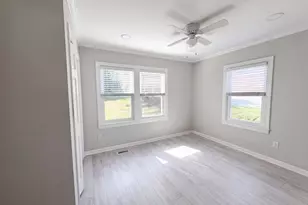 946 N Logan St, Gaffney, SC 29341 - Photo 9
