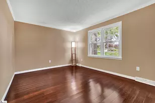 215 E Shefford St, Greer, SC 29650 - Photo 5