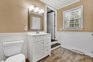 215 E Shefford St, Greer, SC 29650 - Photo 13