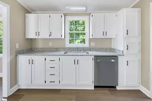95 S Manley Dr, Taylors, SC 29687 - Photo 7