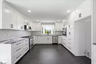 219 Fairview Dr, Greenville, SC 29609 - Photo 7