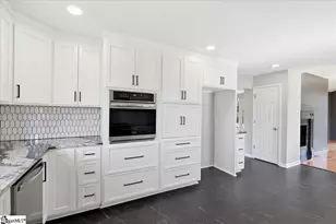 219 Fairview Dr, Greenville, SC 29609 - Photo 9